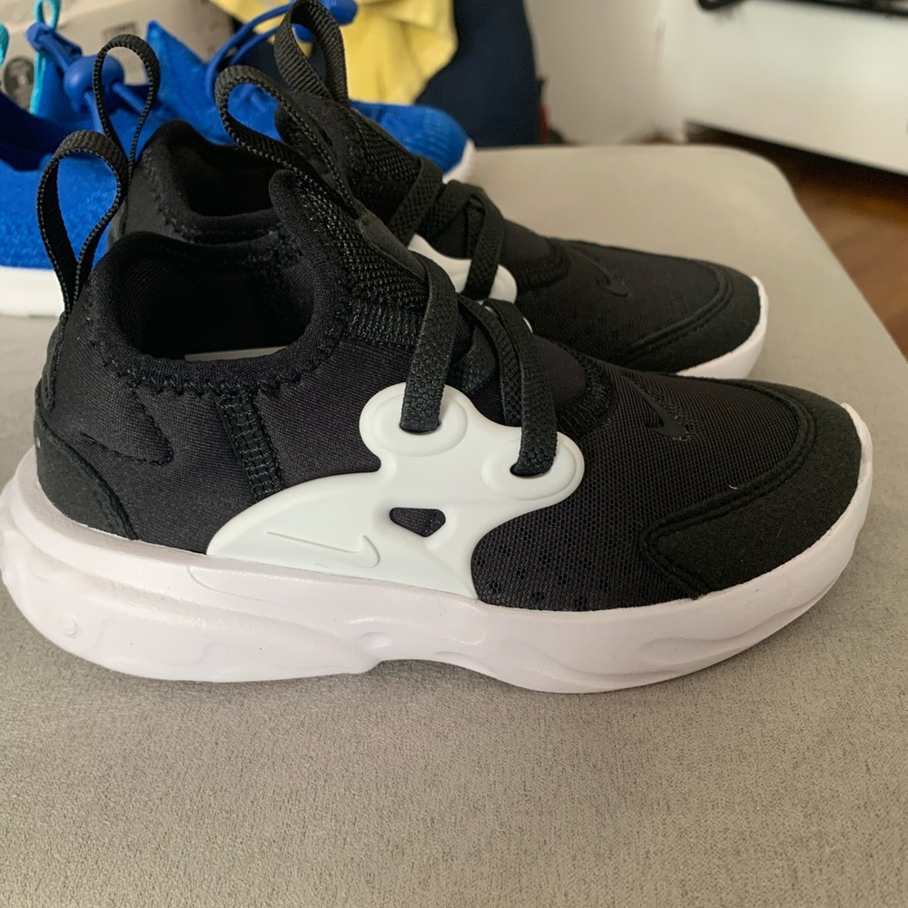 Black & White Nike’s